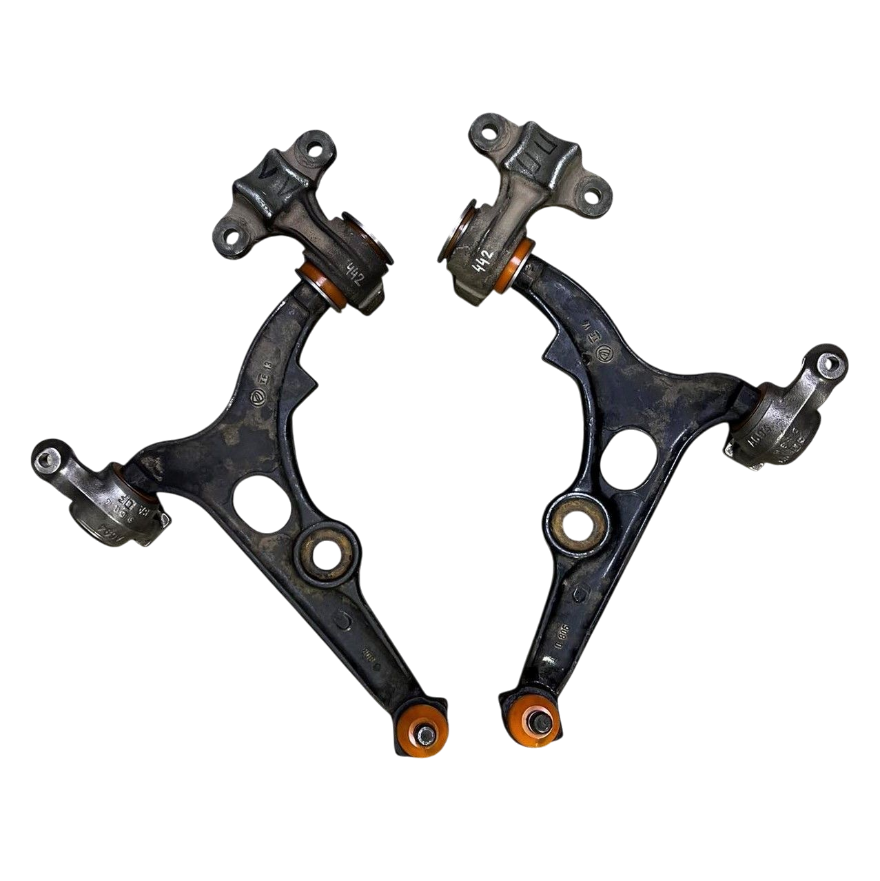 Передній нижній важіль Citroen C-Crosser 2007-2013 Послуга з перепресування сайлентблоків (Сайлентблоки в ціну не входять)