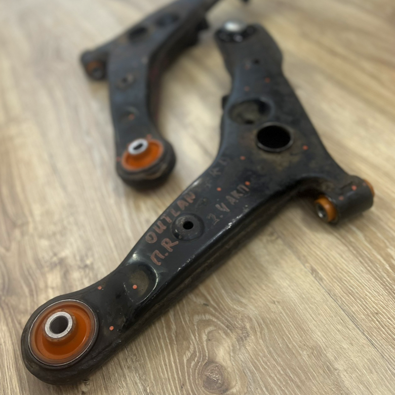 Передній нижній важіль Mitsubishi Dion 2000-2005 Послуга з перепресування сайлентблоків (Сайлентблоки в ціну не входять)