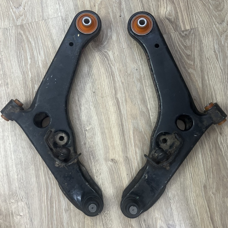 Передній нижній важіль Mitsubishi Dion 2000-2005 Послуга з перепресування сайлентблоків (Сайлентблоки в ціну не входять)