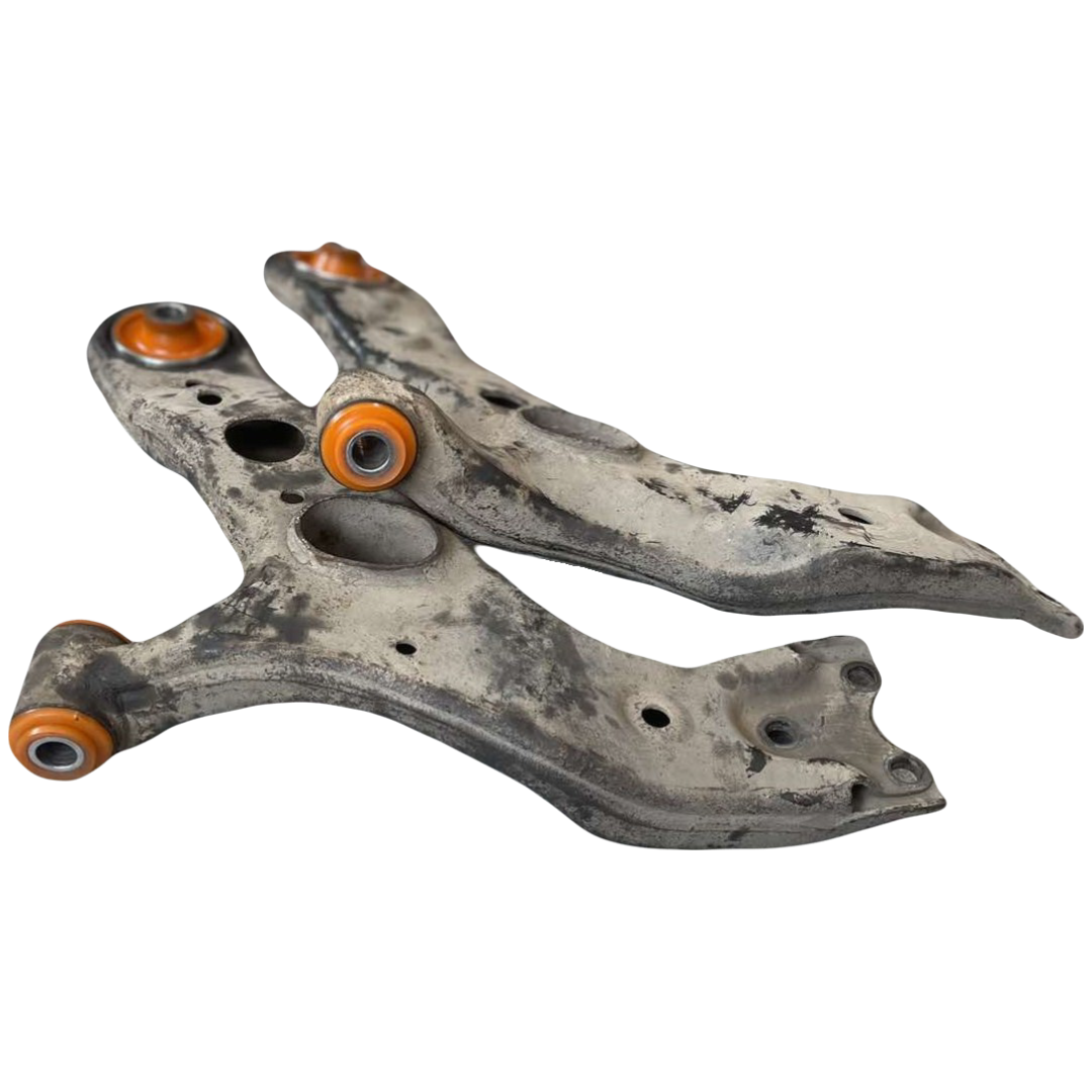 Передній важіль Toyota Previa 2006-2019 Послуга з перепресування сайлентблоків (Сайлентблоки в ціну не входять)