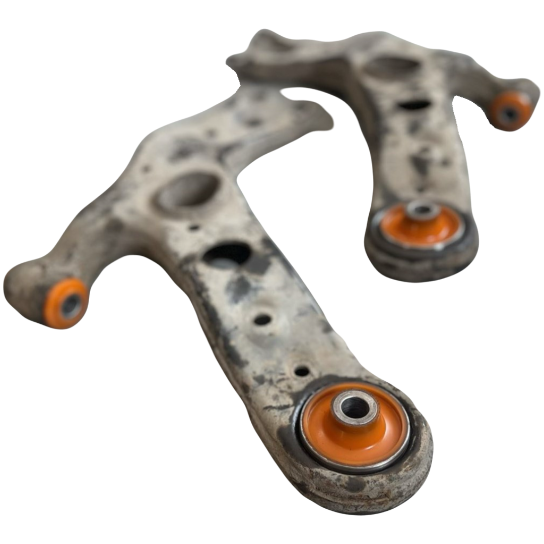 Передній важіль Toyota Previa 2006-2019 Послуга з перепресування сайлентблоків (Сайлентблоки в ціну не входять)