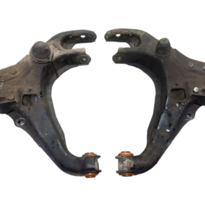 Передній нижній важіль Mitsubishi Delica 1994-2007 Послуга з перепресування сайлентблоків (Сайлентблоки в ціну не входять)