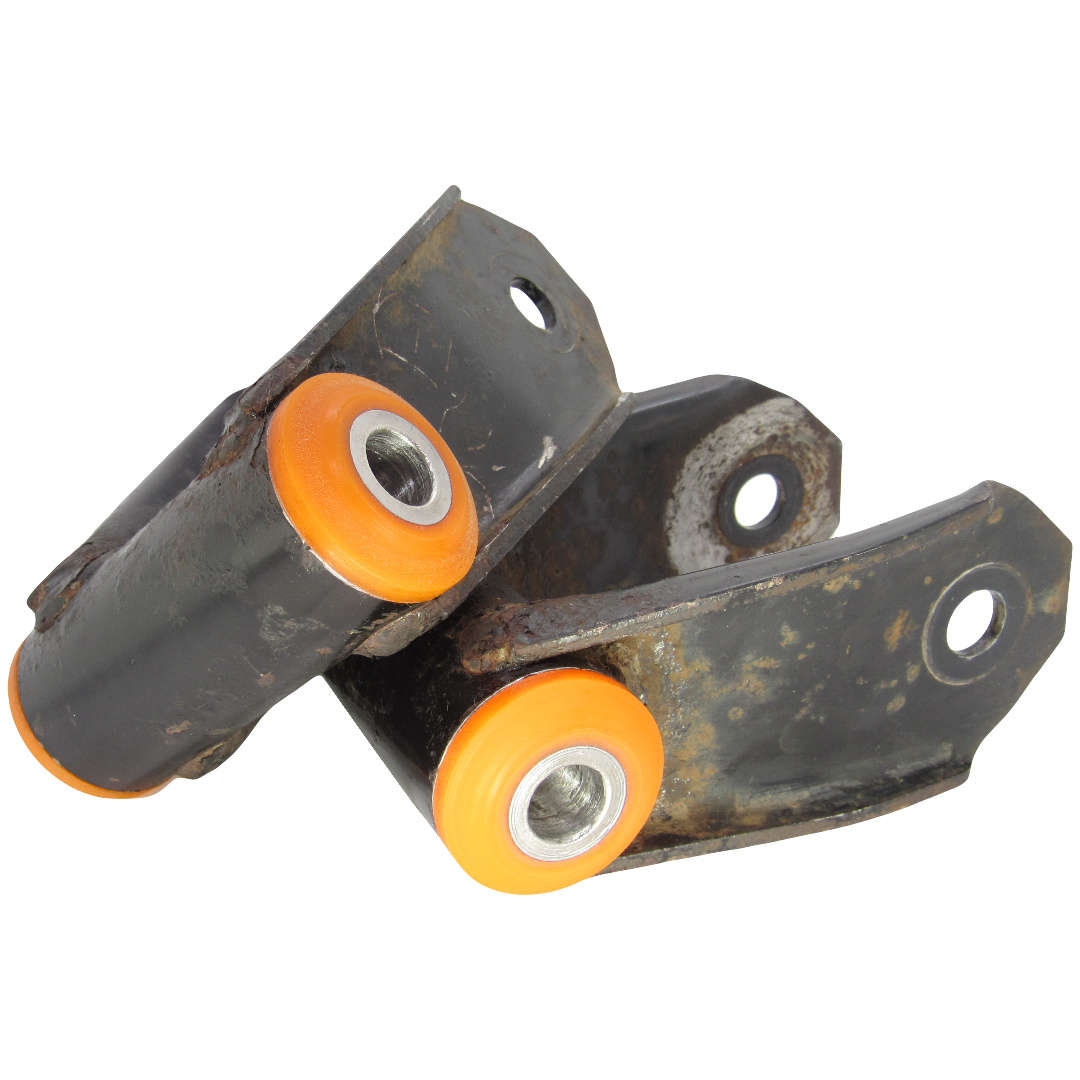 Скоба кріплення задньої ресори Nissan Auster 1986-1990 Послуга з перепресування сайлентблоків (Сайлентблоки в ціну не входять)