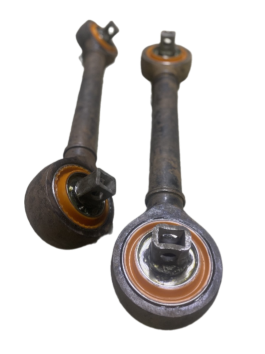 Тяга балансиру Hino Ranger 1969- Послуга з перепресування сайлентблоків (Сайлентблоки в ціну не входять)