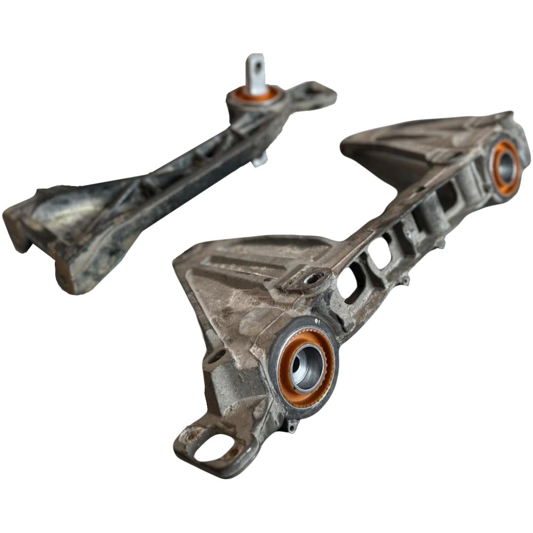 Кріплення заднього редуктора Mercedes-Benz Vito 2014- V250D Послуга з перепресування сайлентблоків (Сайлентблоки в ціну не входять)