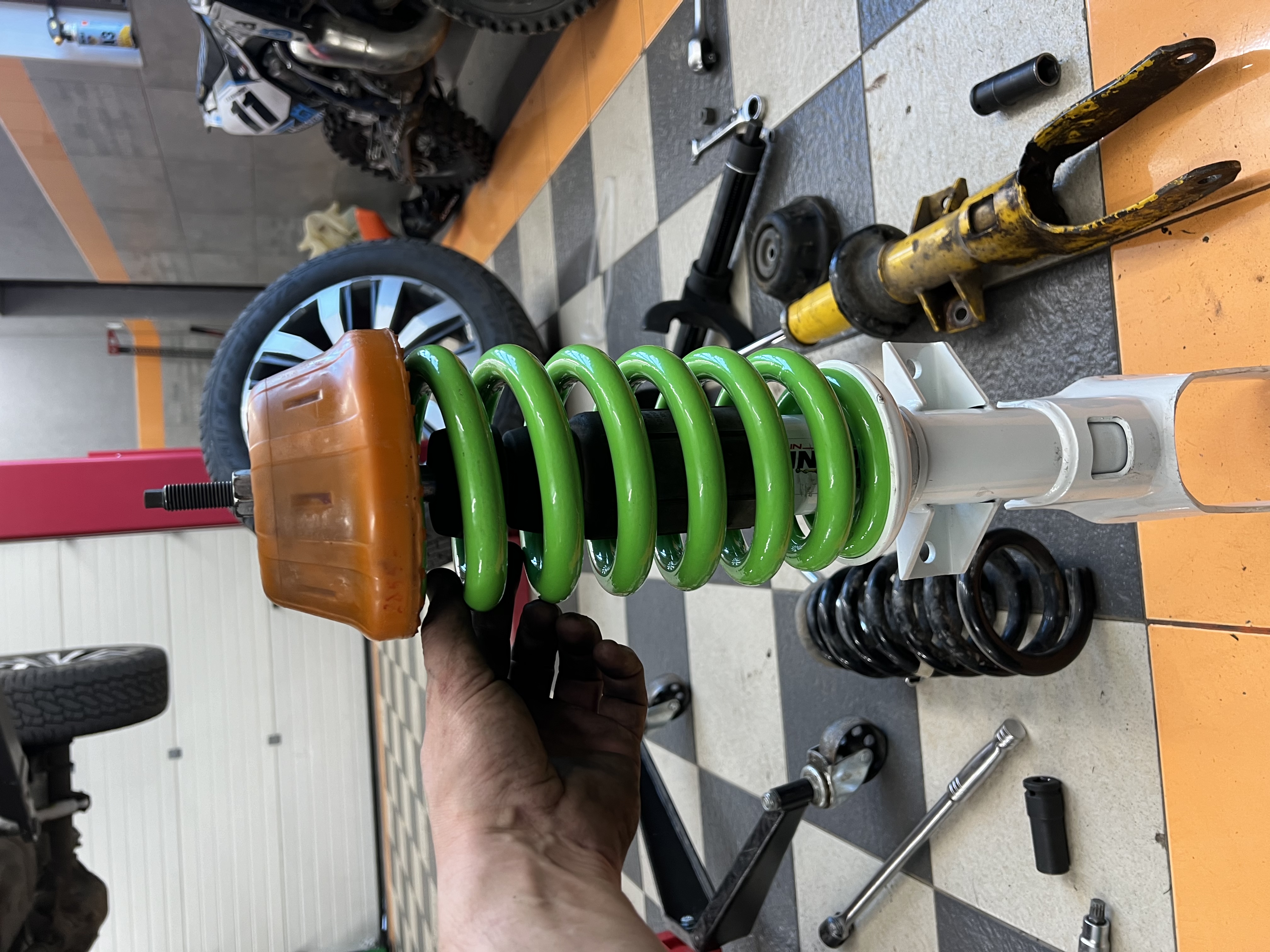 Front shock absorber Volkswagen Amarok 2010- Support replacement service (Support is not included in the price)