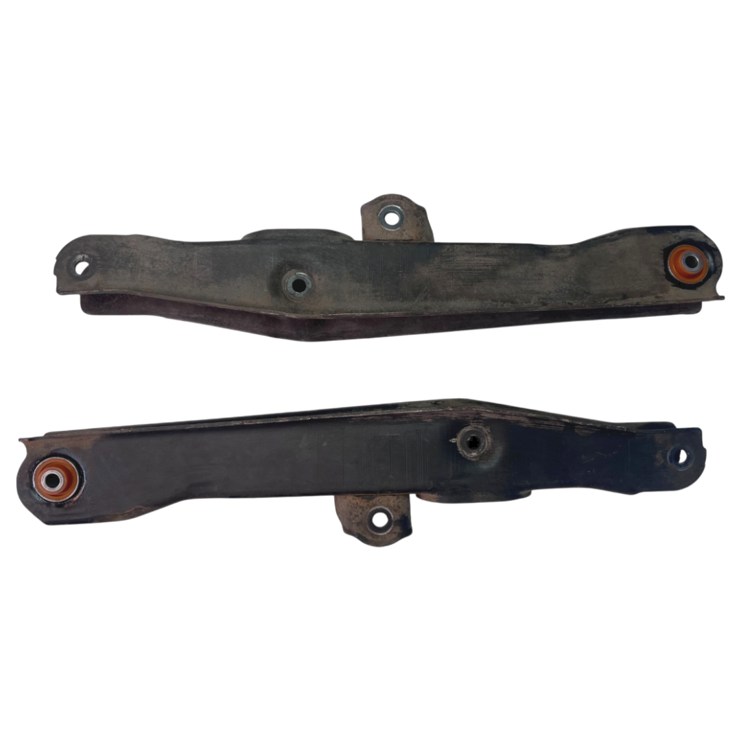 Задній підпружинний важіль Dodge Journey 2011- Послуга з перепресування сайлентблоків (Сайлентблоки в ціну не входять)